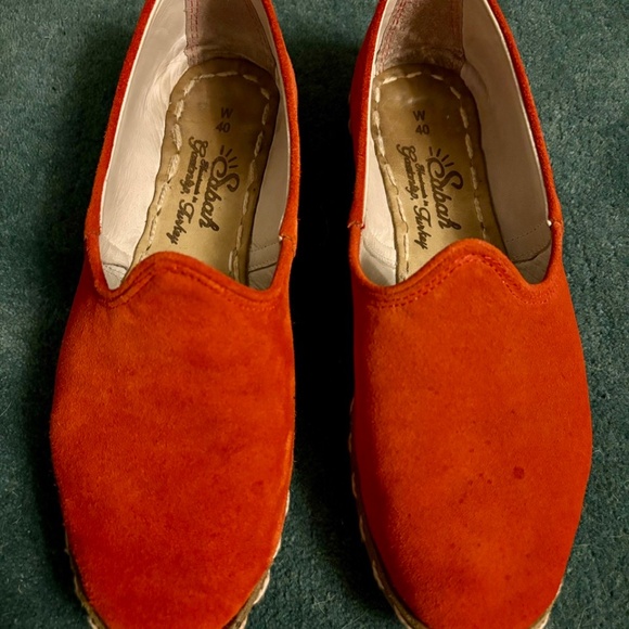 Saffron Suede Sabahs: Size 40, fits size US 9 - Picture 9 of 9
